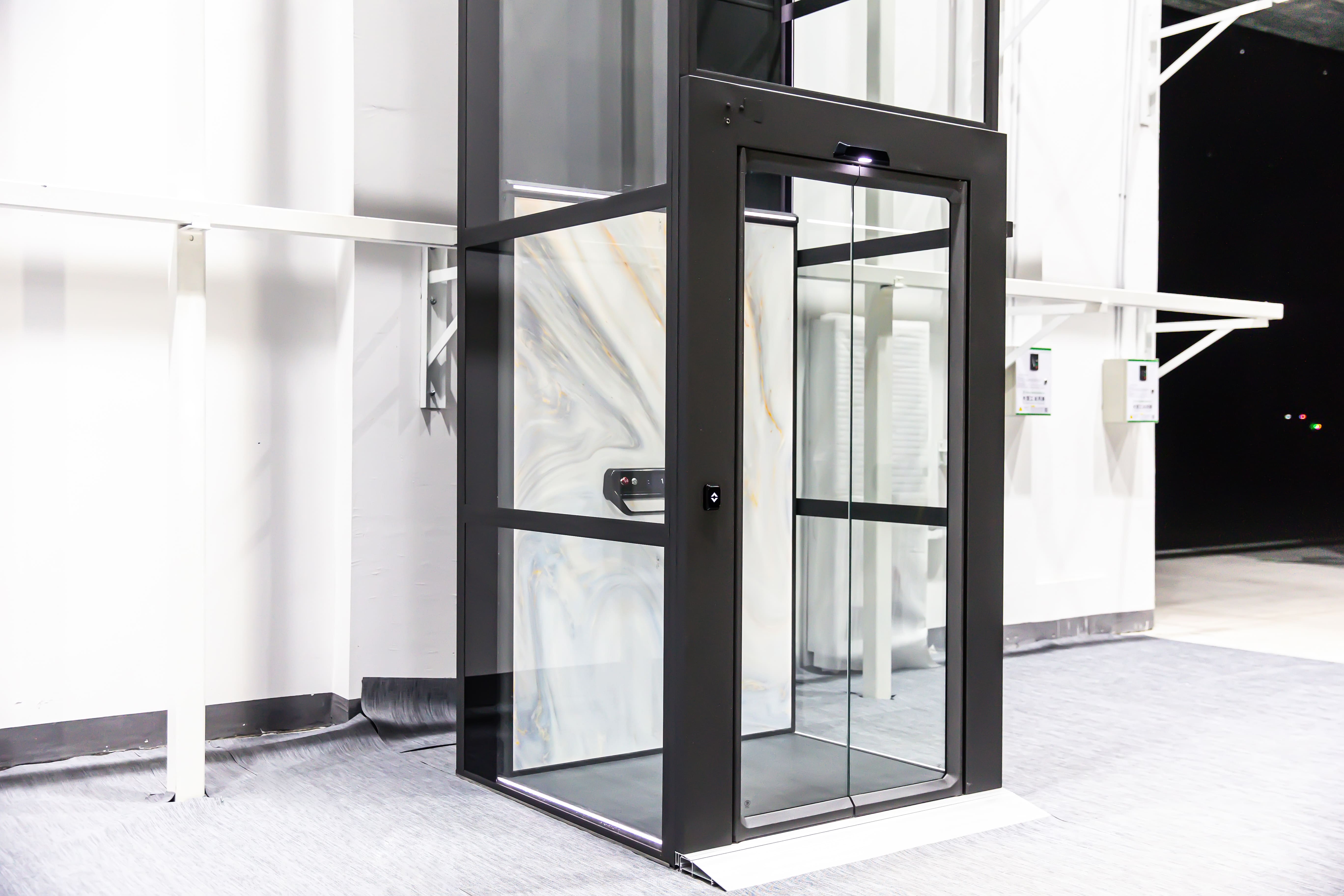 Cibes S85 Aurora - họa tiết Nova Cloud lắp mẫu tại showroom Cibes