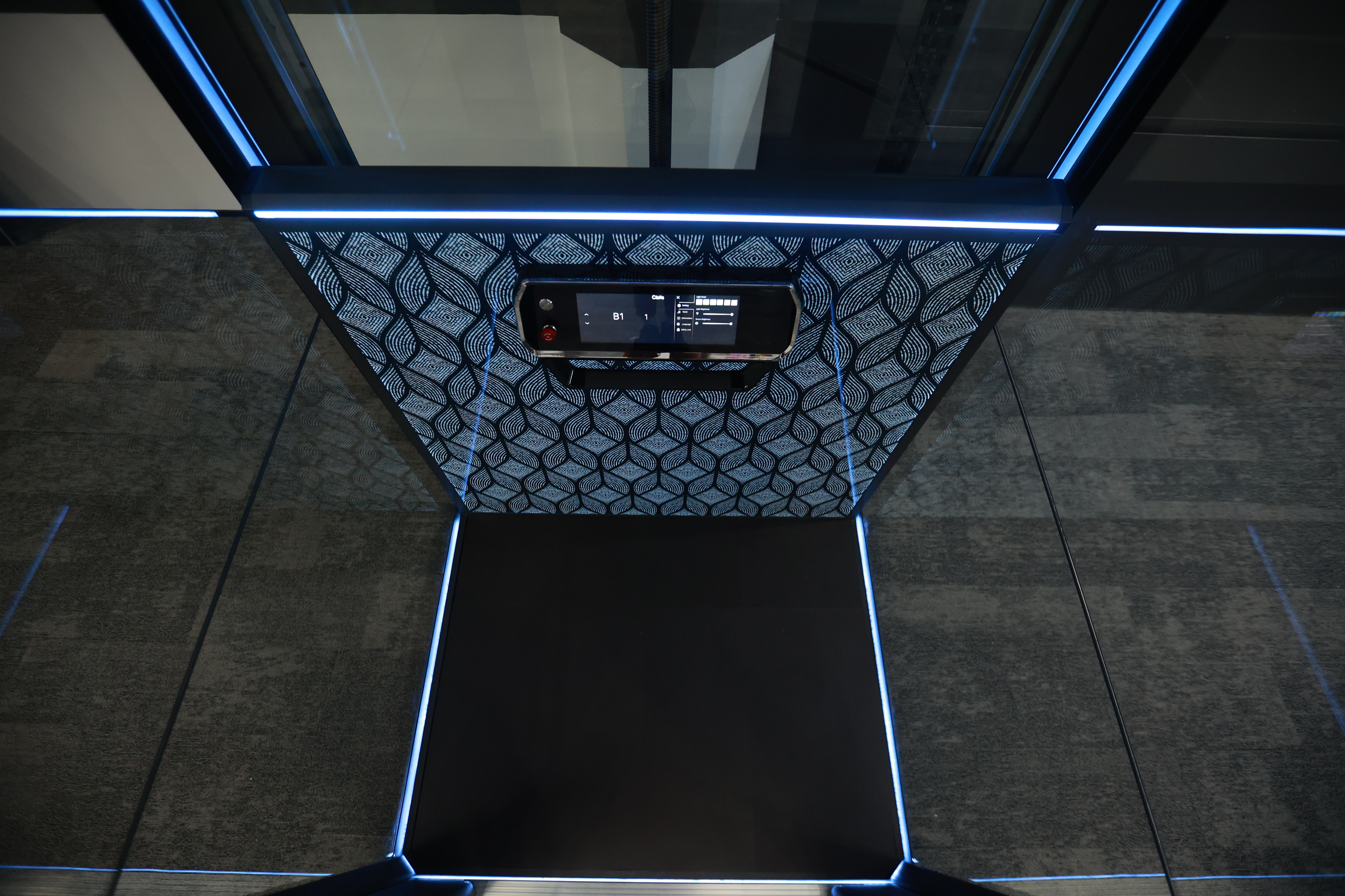 Voyager V80i Galaxy - Họa tiết Basilica Light