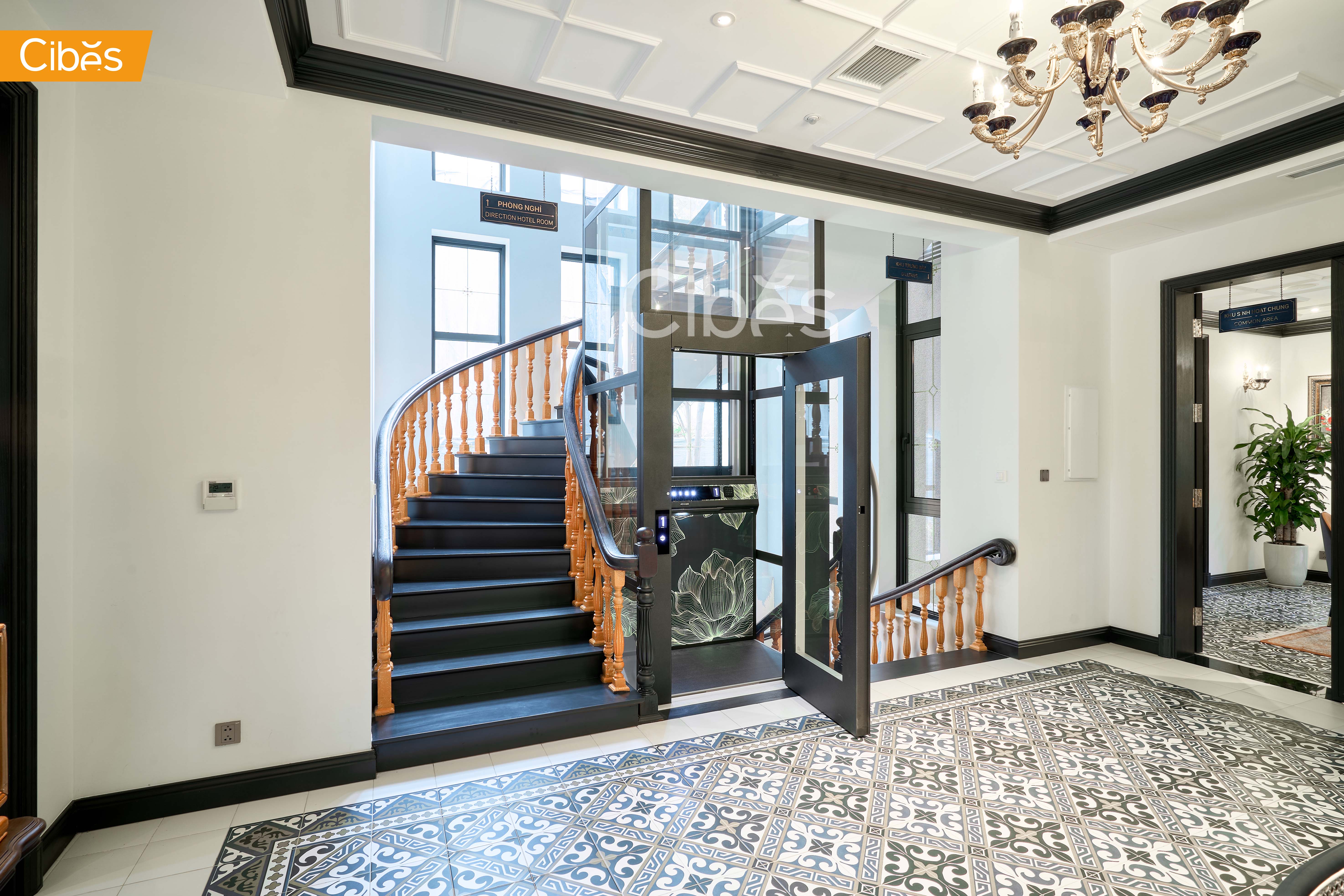 Đại Lải Flamingo Vĩnh Phúc - Voyager V80 thang máy họa tiết hoa sen trong phong cách nội thất Indochine